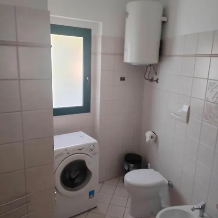Ampio Monolocale Nel Cuore Di Apartamento Pésaro